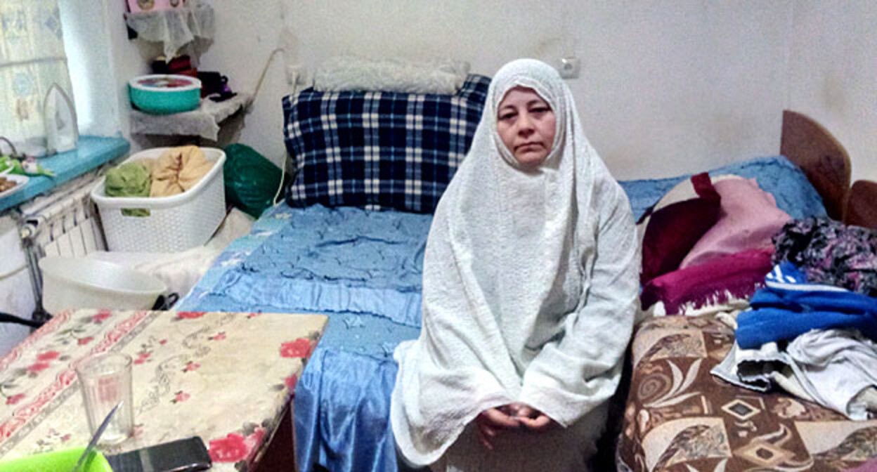 Лара Хаджмухамад в комнате санатория "Терек" в Нальчике. 10 октября 2021 года. Фото Людмилы Маратовой для "Кавказского узла". Лара Хаджмухамад в комнате санатория "Терек" в Нальчике. 10 октября 2021 года. Фото Людмилы Маратовой для "Кавказского узла".