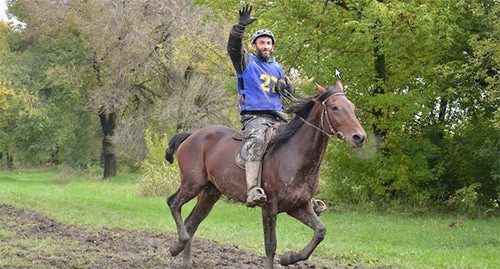 Участник "Черкесского дерби". Фото Людмилы Маратовой для "Кавказского узла" Участник "Черкесского дерби". Фото Людмилы Маратовой для "Кавказского узла"