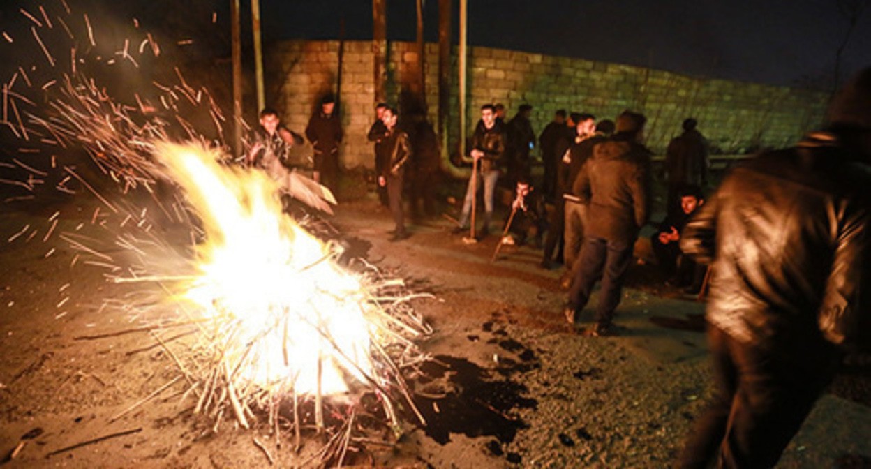 Протестные выступления в поселке Нардаран. 26 ноября 2015 г. Фото Азиза Каримова для "Кавказского узла" Протестные выступления в поселке Нардаран. 26 ноября 2015 г. Фото Азиза Каримова для "Кавказского узла"