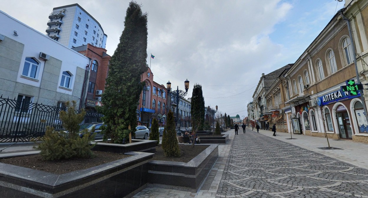 Улица Буйнакского в Махачкале. Фото Аль-Гимравий - https://commons.wikimedia.org/wiki/Category:Makhachkala#/media/File:Makhachkala_201803.jpg Улица Буйнакского в Махачкале. Фото Аль-Гимравий - https://commons.wikimedia.org/wiki/Category:Makhachkala#/media/File:Makhachkala_201803.jpg