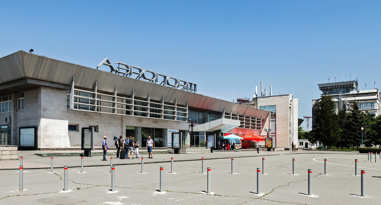 Аэропорт Владикавказа. Фото ДанилШ https://ru.wikipedia.org/wiki/Владикавказ_(аэропорт)#/media/Файл:Ogz_photo.jpg Аэропорт Владикавказа. Фото ДанилШ https://ru.wikipedia.org/wiki/Владикавказ_(аэропорт)#/media/Файл:Ogz_photo.jpg