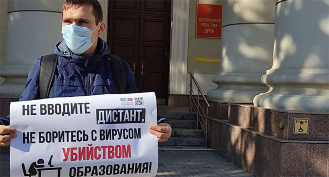Виктор Шилин в одиночном пикете. Фото Татьяны Филимоновой для "Кавказского узла" Виктор Шилин в одиночном пикете. Фото Татьяны Филимоновой для "Кавказского узла"