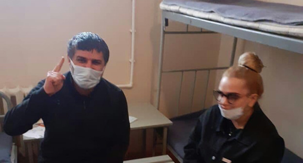 Салим Халитов и Ума Аскерханова в спецприемнике. Фото предоставлено Умой Аскерхановой для "Кавказского узла" Салим Халитов и Ума Аскерханова в спецприемнике. Фото предоставлено Умой Аскерхановой для "Кавказского узла"