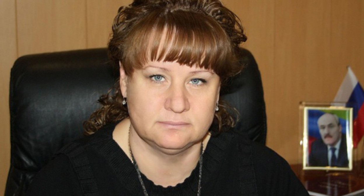 Марина Абрамкина. Фото https://fedpress.ru/news/society/news_crime/1439211649-podsledstvennuyu-glavu-tarumovskogo-raiona-dagestana-otstranili-ot-dolzhnosti Марина Абрамкина. Фото https://fedpress.ru/news/society/news_crime/1439211649-podsledstvennuyu-glavu-tarumovskogo-raiona-dagestana-otstranili-ot-dolzhnosti
