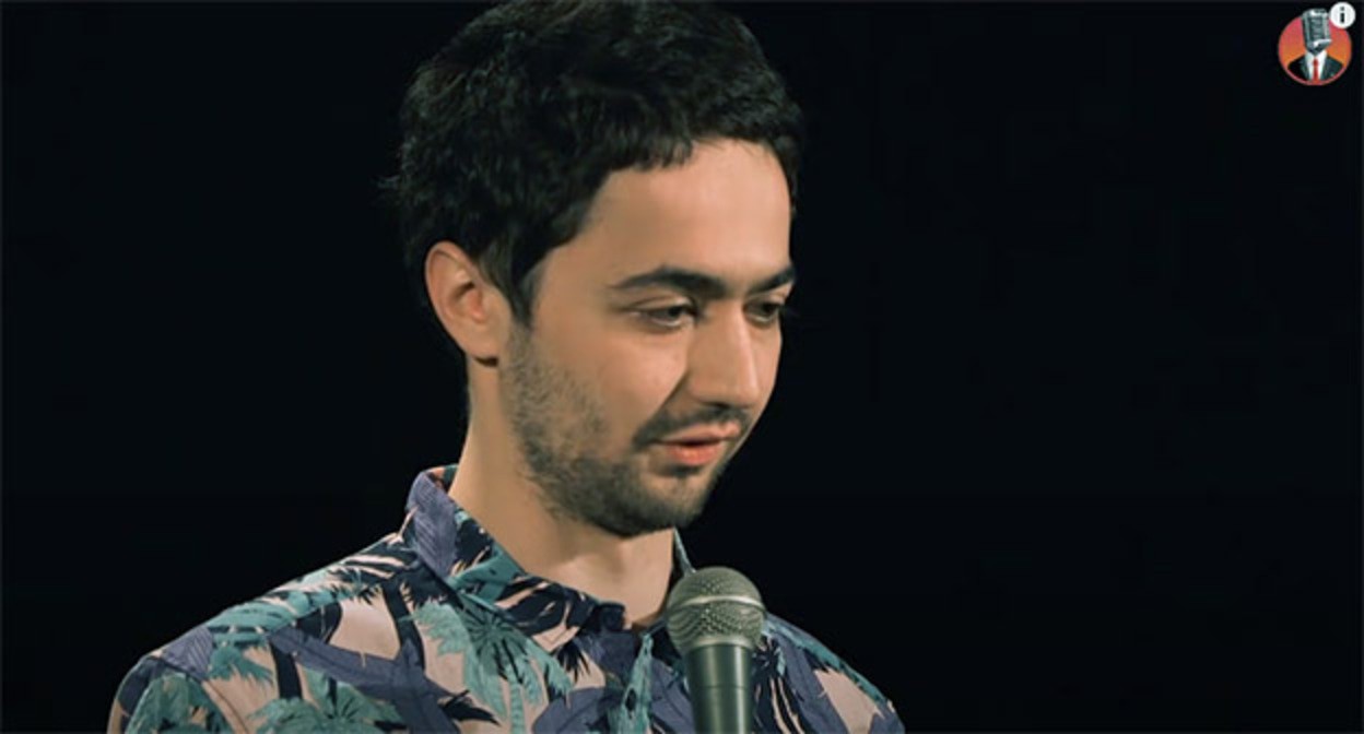 Идрак Мирзализаде. Скриншот видео "Stand-Up Club #1" https://www.youtube.com/watch?v=gj6a5A1eoKE Идрак Мирзализаде. Скриншот видео "Stand-Up Club #1" https://www.youtube.com/watch?v=gj6a5A1eoKE