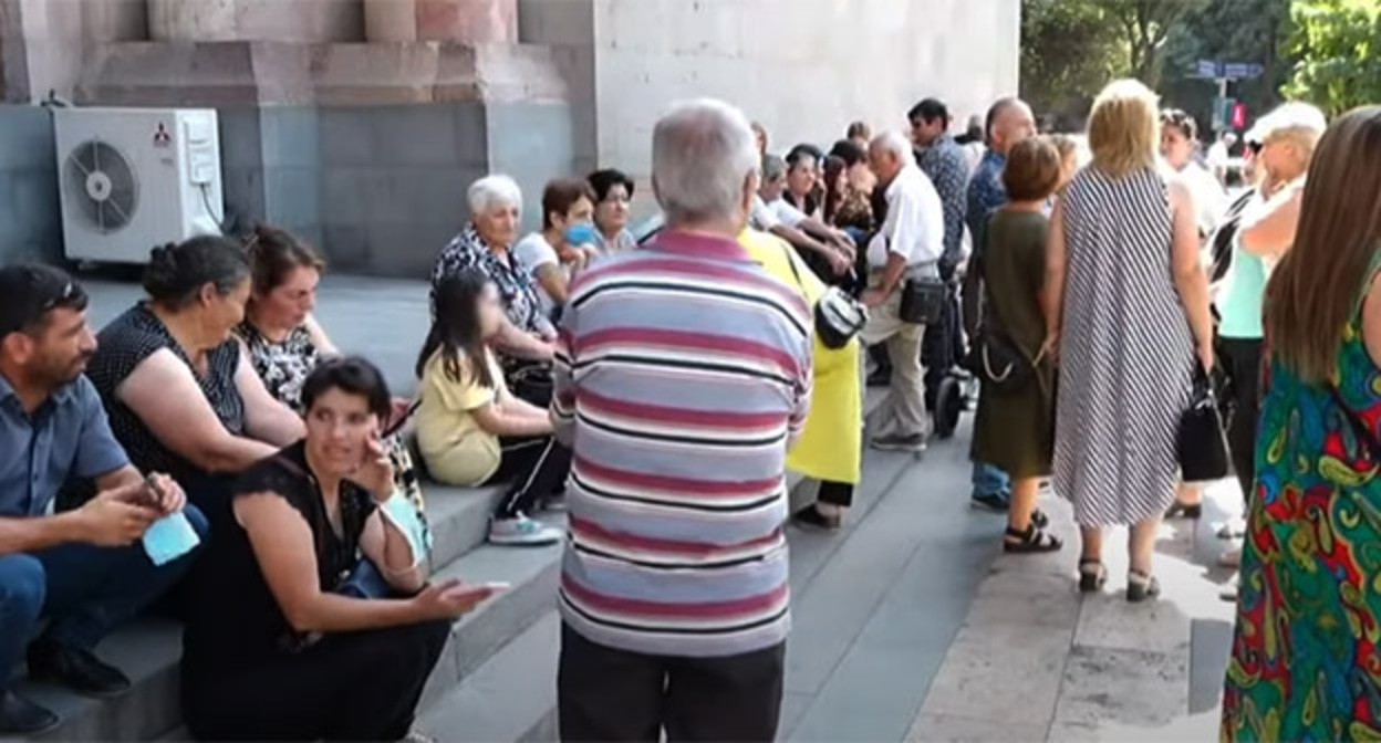Акция протеста вынужденных переселенцев из Нагорного Карабаха возле здания правительства. Ереван, сентябрь 2021 г. Скриншот видео "NEWS AM"
https://www.youtube.com/watch?v=whtkzMr-6LM Акция протеста вынужденных переселенцев из Нагорного Карабаха возле здания правительства. Ереван, сентябрь 2021 г. Скриншот видео "NEWS AM"
https://www.youtube.com/watch?v=whtkzMr-6LM