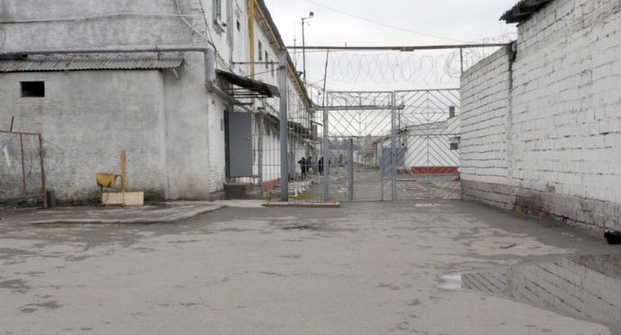 Территория колонии №1 во Владикавказе. Фото http://krilyatv.ru/ispravitelnuju-koloniju-1-vo-vladikavkaze-vozglavil-evgenij-shishkin/
Территория колонии №1 во Владикавказе. Фото http://krilyatv.ru/ispravitelnuju-koloniju-1-vo-vladikavkaze-vozglavil-evgenij-shishkin/