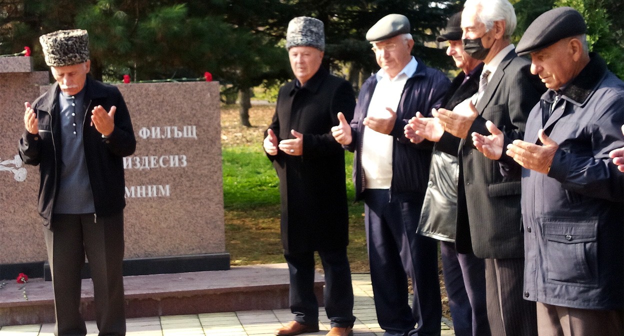 Митинг памяти жертв политических репрессий. Нальчик, 30 октября 2021 года. Фото Людмилы Маратовой для "Кавказского узла" Митинг памяти жертв политических репрессий. Нальчик, 30 октября 2021 года. Фото Людмилы Маратовой для "Кавказского узла"