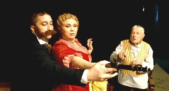 Спектакль Султана Теуважева "Медведь. Ах, уж эти женщины!…». Кадр видео Русского драмтеатра им. Горького https://www.instagram.com/p/CVp3-3CMd9D/ Спектакль Султана Теуважева "Медведь. Ах, уж эти женщины!…». Кадр видео Русского драмтеатра им. Горького https://www.instagram.com/p/CVp3-3CMd9D/