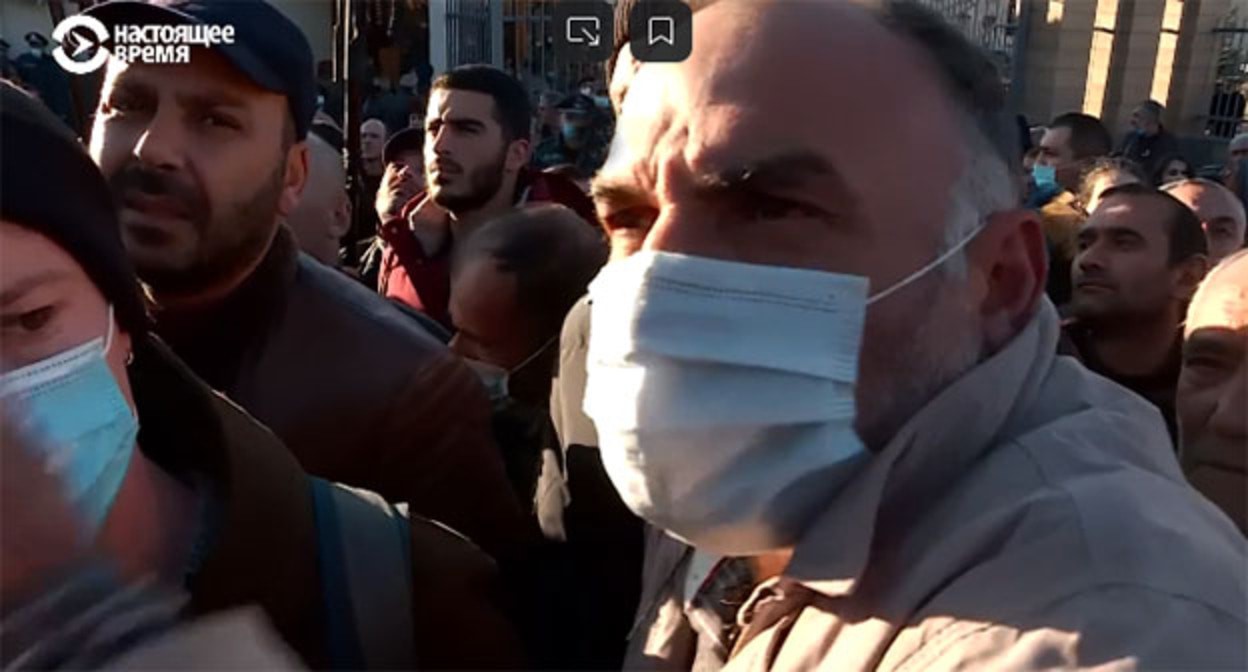 Акция протеста родственников пропавших без вести солдат. Ереван, ноябрь 2020 года. Скриншот видео https://www.currenttime.tv/a/pokhorony-v-yerevane/30967239.html Акция протеста родственников пропавших без вести солдат. Ереван, ноябрь 2020 года. Скриншот видео https://www.currenttime.tv/a/pokhorony-v-yerevane/30967239.html