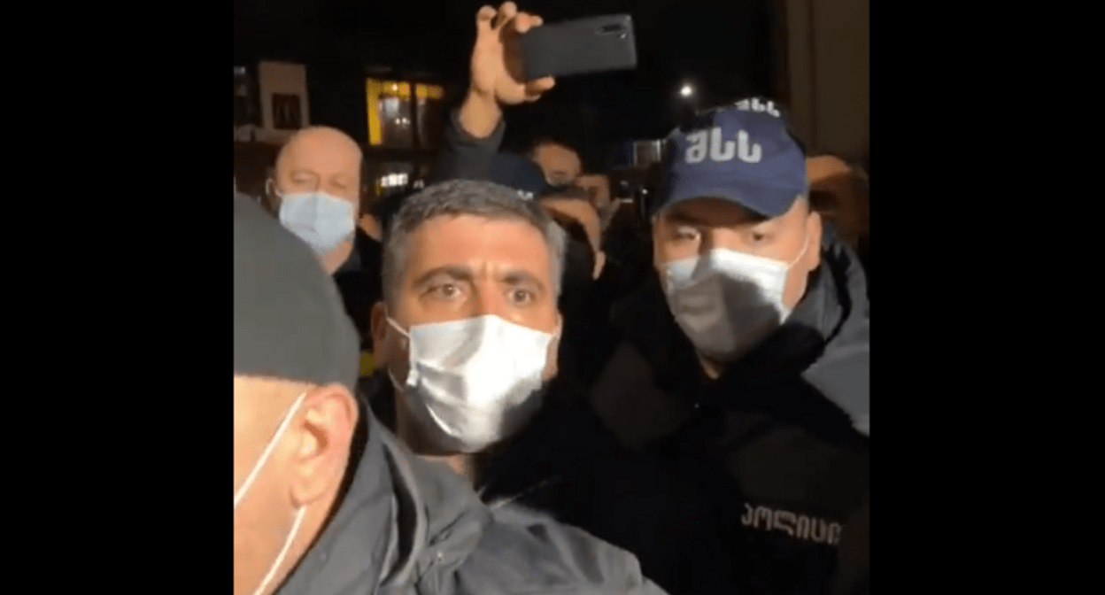 Акция в Зугдиди. Скриншот кадра видео телеканала "Мтавари архи". https://www.facebook.com/TvMtavari Акция в Зугдиди. Скриншот кадра видео телеканала "Мтавари архи". https://www.facebook.com/TvMtavari