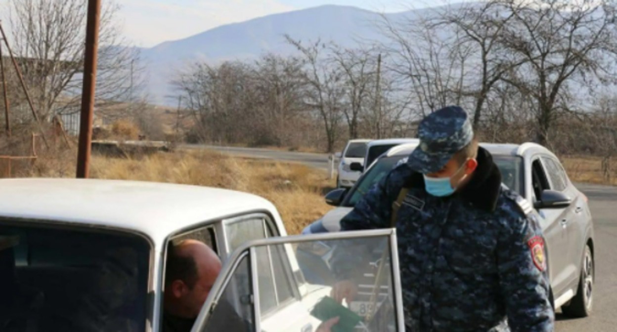 Усиленное патрулирование в НКР в связи с эпидемией коронавируса. Фото: Արցախի Տեղեկատվական շտաբ / NKR InfoCenter / НКР ИнфоЦентр Усиленное патрулирование в НКР в связи с эпидемией коронавируса. Фото: Արցախի Տեղեկատվական շտաբ / NKR InfoCenter / НКР ИнфоЦентр
