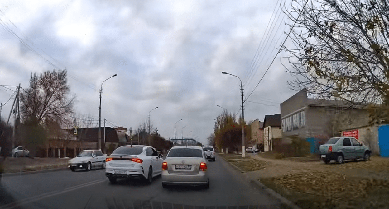 Стоп-кадр видео "Стрельба в г. Волжский", https://youtu.be/84OjGLudGkI Стоп-кадр видео "Стрельба в г. Волжский", https://youtu.be/84OjGLudGkI