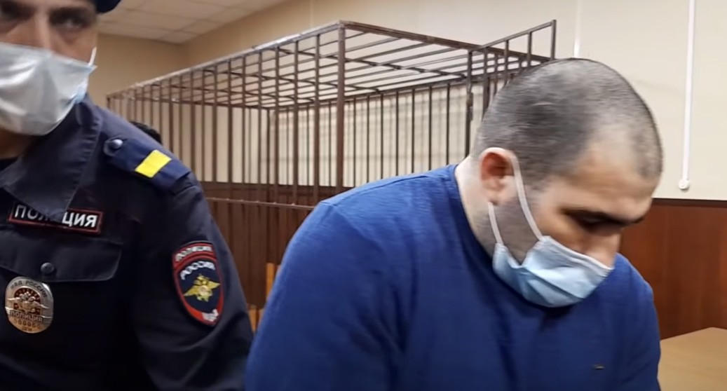 Обвиняемый на заседании Советского районного суда Махачкалы по делу об убийстве бывшего главы села Новокули Новолакского района Абакара Капланова. Кадр видео
"Кавказский узел" https://www.youtube.com/watch?v=TaxYwlSWAC8 Обвиняемый на заседании Советского районного суда Махачкалы по делу об убийстве бывшего главы села Новокули Новолакского района Абакара Капланова. Кадр видео
"Кавказский узел" https://www.youtube.com/watch?v=TaxYwlSWAC8
