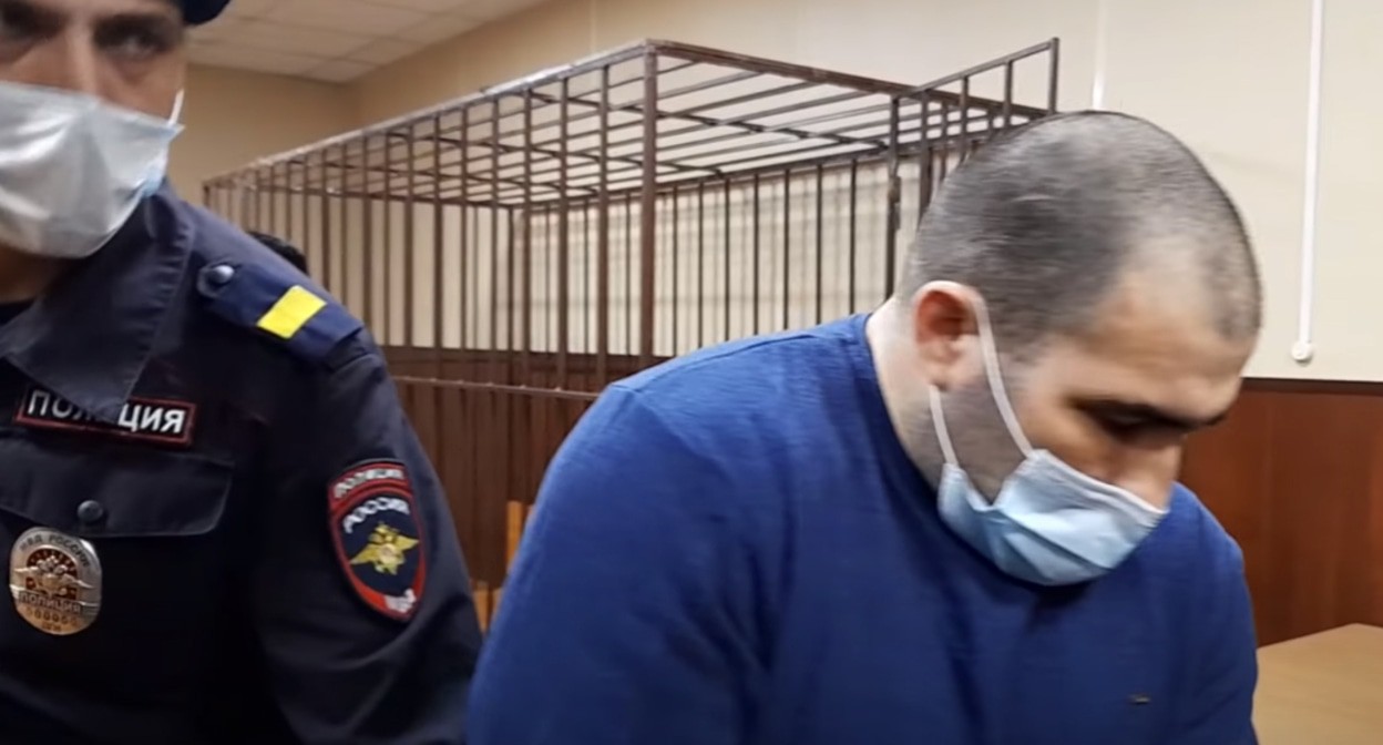 Обвиняемый на заседании Советского районного суда Махачкалы по делу об убийстве бывшего главы села Новокули Новолакского района Абакара Капланова. Кадр видео
"Кавказский узел" https://www.youtube.com/watch?v=TaxYwlSWAC8 Обвиняемый на заседании Советского районного суда Махачкалы по делу об убийстве бывшего главы села Новокули Новолакского района Абакара Капланова. Кадр видео
"Кавказский узел" https://www.youtube.com/watch?v=TaxYwlSWAC8