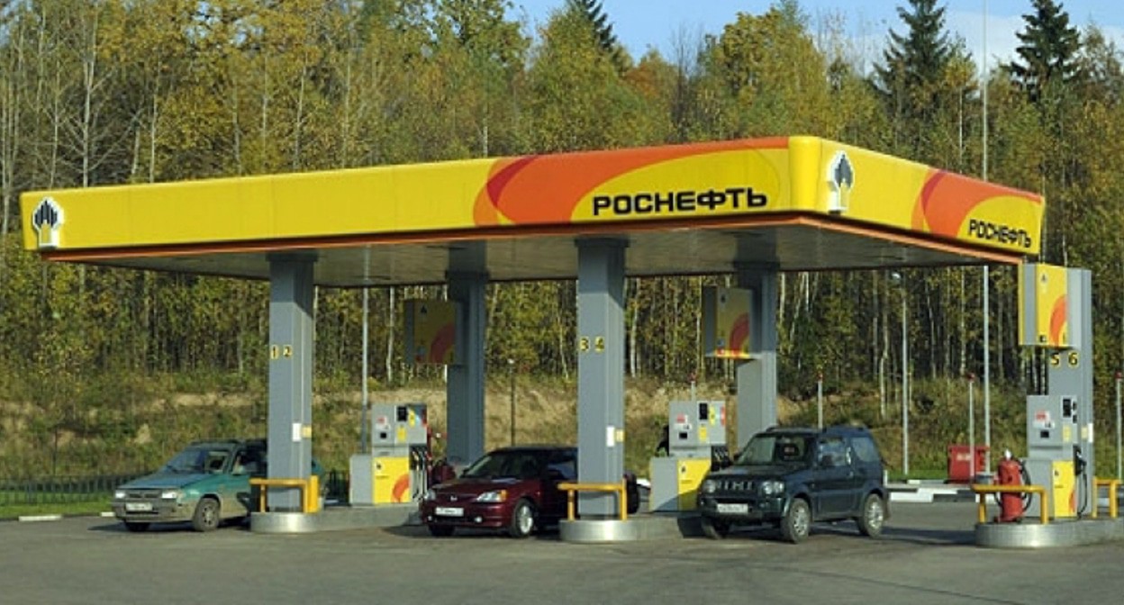 Заправка "Роснефть". Фото пресс-службы компании "Роснефть" Заправка "Роснефть". Фото пресс-службы компании "Роснефть"