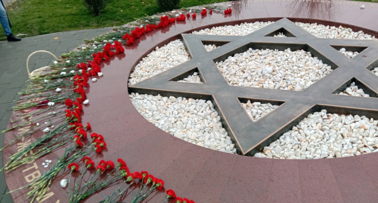 Памятный знак жертвам Холокоста. Фото Вячеслава Ященко для "Кавказского узла" Памятный знак жертвам Холокоста. Фото Вячеслава Ященко для "Кавказского узла"