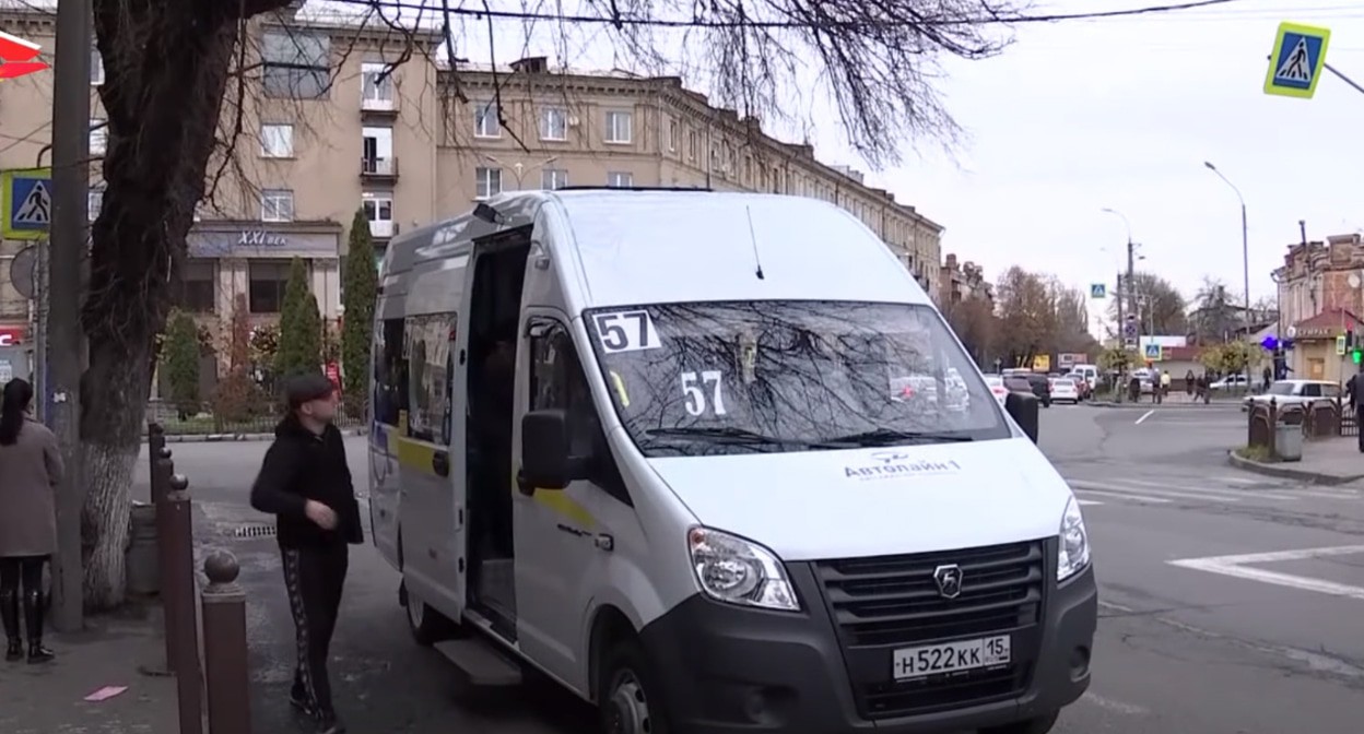Маршрутка во Владикавказе. Кадр видео "Цена за проезд в маршрутных такси Владикавказа не повысится" https://www.youtube.com/watch?v=xLGcOqoj-6o&t=2s Маршрутка во Владикавказе. Кадр видео "Цена за проезд в маршрутных такси Владикавказа не повысится" https://www.youtube.com/watch?v=xLGcOqoj-6o&t=2s