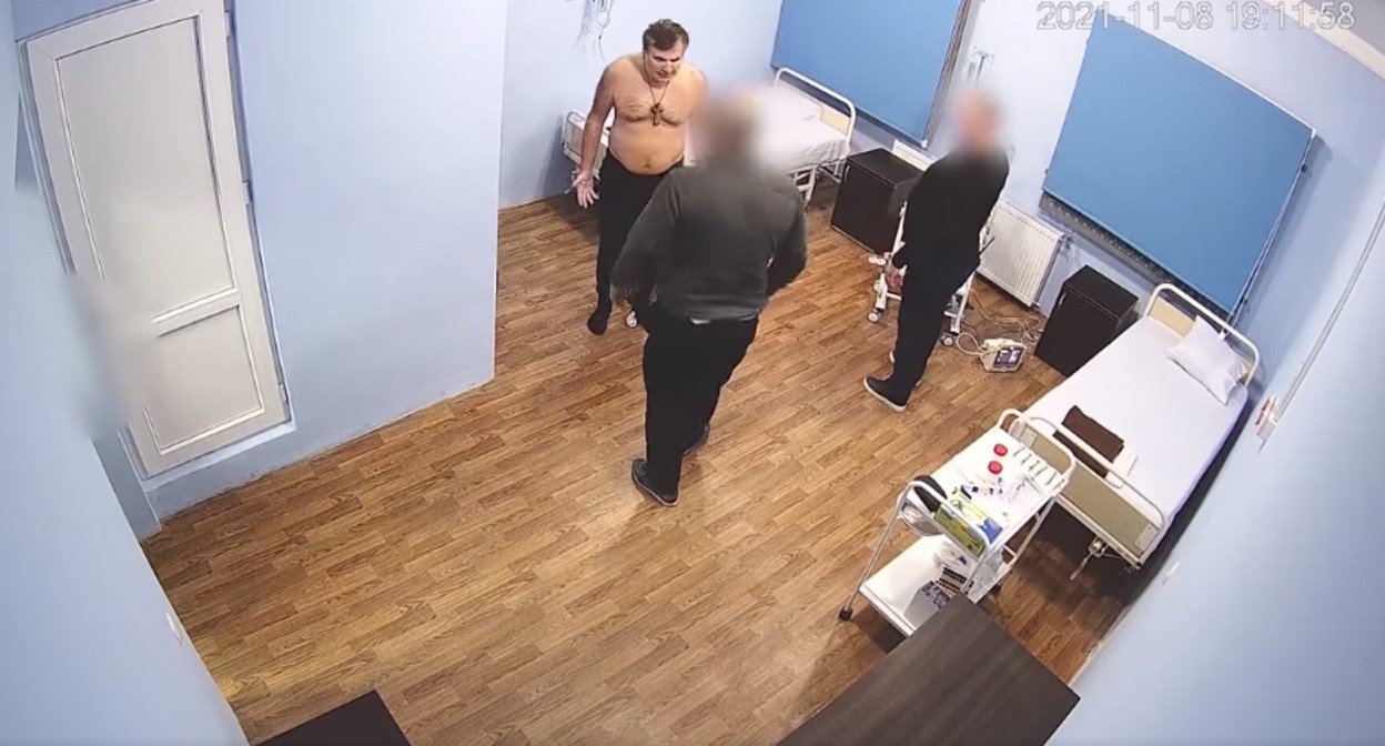 Кадр видеозаписи третьего президента Грузии Михаила Саакашвили в кабинете тюремной больницы. Кадр видео Специальная пенитенциарная служба Грузии https://www.facebook.com/watch/?v=1061505497963689&ref=sharing Кадр видеозаписи третьего президента Грузии Михаила Саакашвили в кабинете тюремной больницы. Кадр видео Специальная пенитенциарная служба Грузии https://www.facebook.com/watch/?v=1061505497963689&ref=sharing