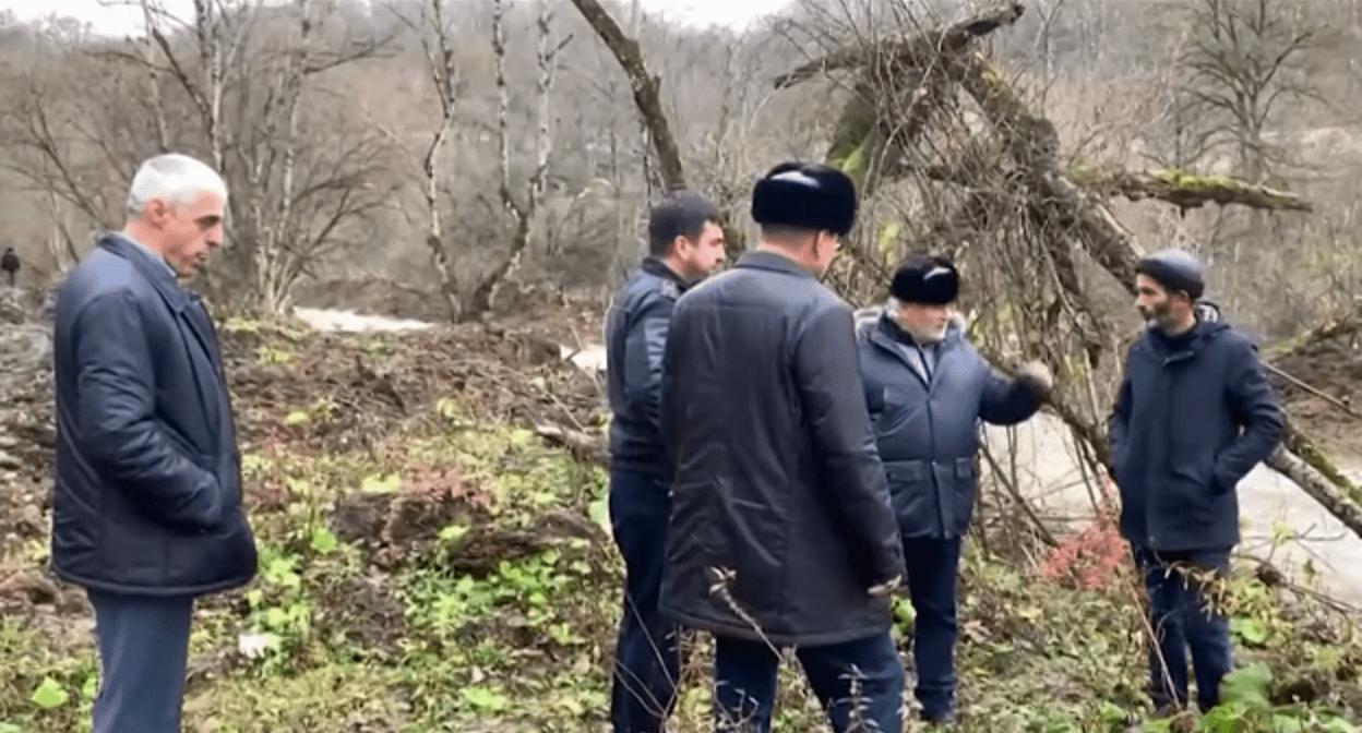 Обследование берега Фортанги. Кадр видео ГТРК "Ингушетия" youtu.be/ozsPaw035MM Обследование берега Фортанги. Кадр видео ГТРК "Ингушетия" youtu.be/ozsPaw035MM
