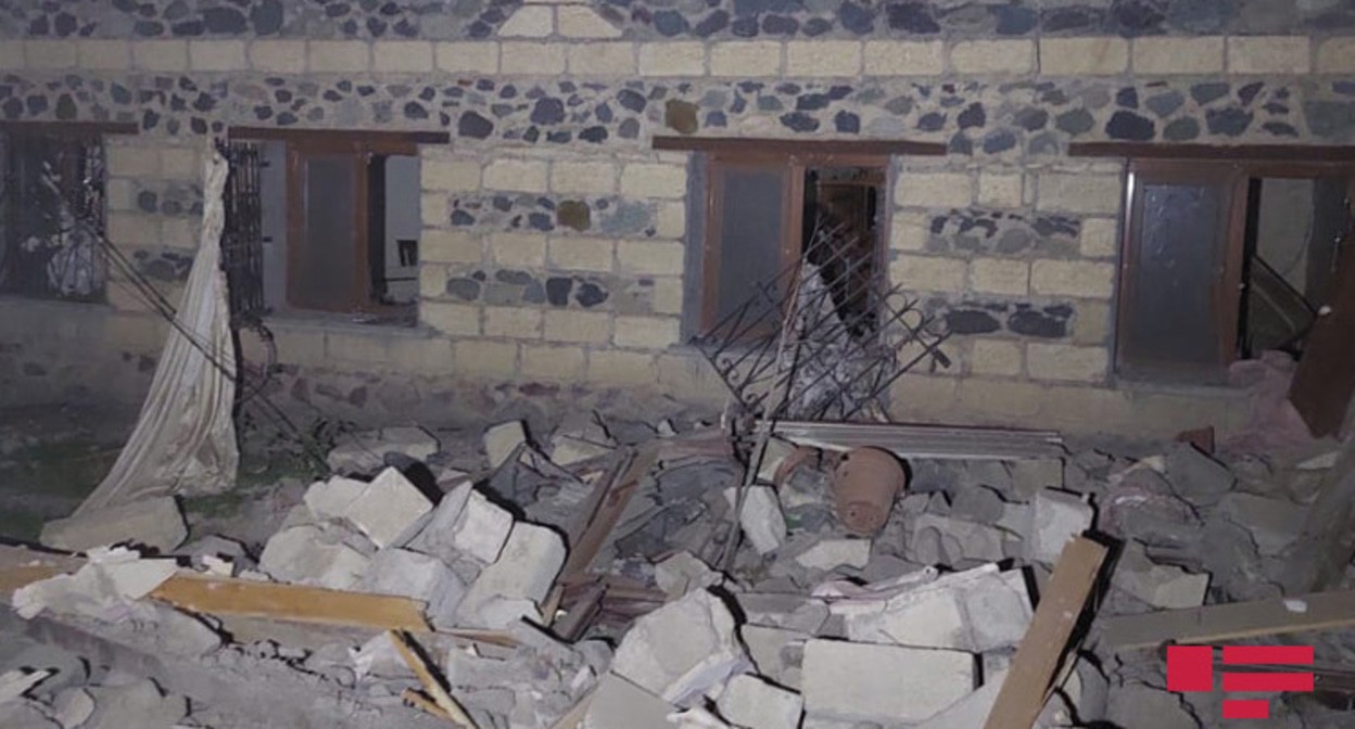 Последствия взрыва газа в жилом доме в Гяндже. Фото https://vesti.az/xeber/%D0%9F%D1%80%D0%BE%D0%B8%D1%81%D1%88%D0%B5%D1%81%D1%82%D0%B2%D0%B8%D0%B5/v-gyandze-mat-i-syn-postradali-pri-vzryve-v-dome-foto-450116 Последствия взрыва газа в жилом доме в Гяндже. Фото https://vesti.az/xeber/%D0%9F%D1%80%D0%BE%D0%B8%D1%81%D1%88%D0%B5%D1%81%D1%82%D0%B2%D0%B8%D0%B5/v-gyandze-mat-i-syn-postradali-pri-vzryve-v-dome-foto-450116