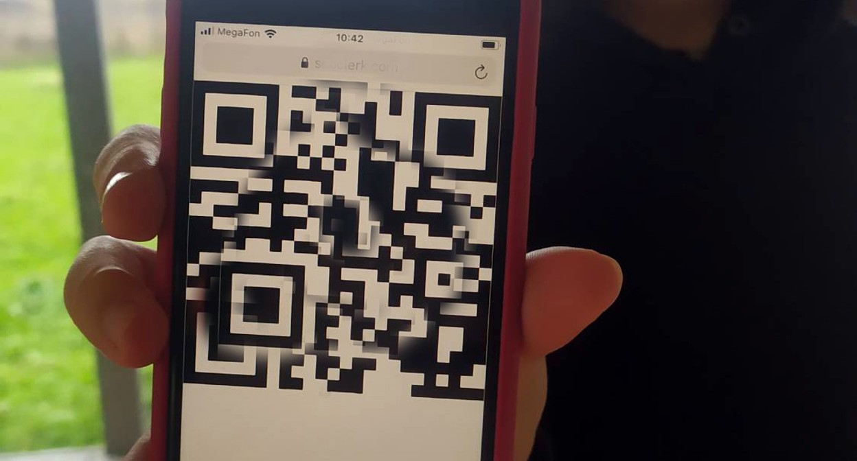 Экран телефона с QR-кодом. Фото Нины Тумановой для "Кавказского узла" Экран телефона с QR-кодом. Фото Нины Тумановой для "Кавказского узла"