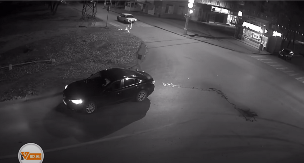 Стрельба по автомобилю в Волгограде. Стоп-кадр видео https://www.youtube.com/watch?v=76YKorRIsm4 Стрельба по автомобилю в Волгограде. Стоп-кадр видео https://www.youtube.com/watch?v=76YKorRIsm4