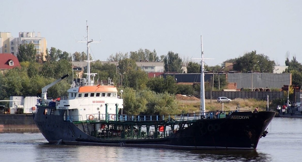 Теплоход "Абескун". Фото: пресс-служба ГУ МЧС России по Астраханской области https://30.mchs.gov.ru/uploads/resize_cache/news/2021-11-21/posadka-sudna-na-mel-v-ikryaninskom-rayone_1637503169971909142__2000x2000.jpg Теплоход "Абескун". Фото: пресс-служба ГУ МЧС России по Астраханской области https://30.mchs.gov.ru/uploads/resize_cache/news/2021-11-21/posadka-sudna-na-mel-v-ikryaninskom-rayone_1637503169971909142__2000x2000.jpg