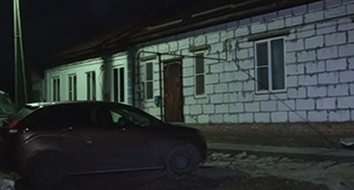 Дом пострадавшей семьи в станице Бессергеневской Ростовской области. Кадр видео https://www.5-tv.ru/ Дом пострадавшей семьи в станице Бессергеневской Ростовской области. Кадр видео https://www.5-tv.ru/