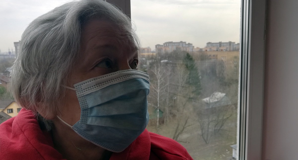 Пожилая женщина в медицинской маске. Фото Нины Тумановой для "Кавказского узла" Пожилая женщина в медицинской маске. Фото Нины Тумановой для "Кавказского узла"