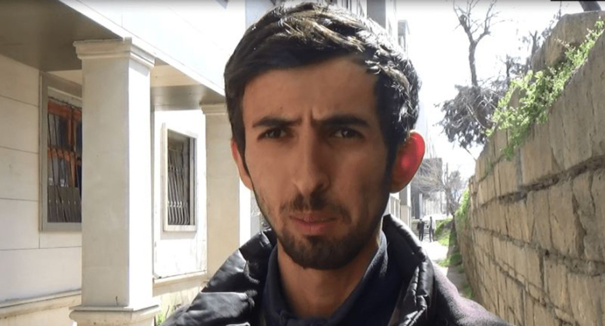 Член партии Народного фронта Азербайджана Тофиг Мамедов. Кадр видео Turan https://turan.az/ext/news/2021/11/free/Social/ru/9767.htm Член партии Народного фронта Азербайджана Тофиг Мамедов. Кадр видео Turan https://turan.az/ext/news/2021/11/free/Social/ru/9767.htm