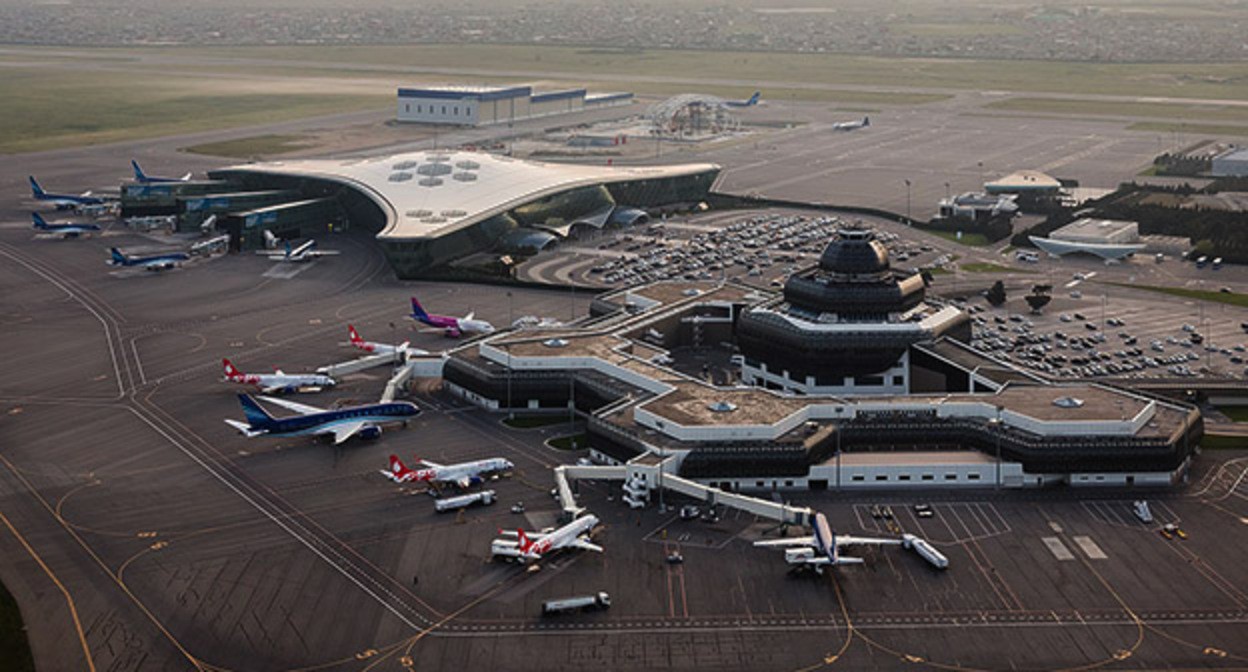 Аэропорт Баку. Фото: Anar Aliyev (PR at Azerbaijan Airlines) https://ru.wikipedia.org/ Аэропорт Баку. Фото: Anar Aliyev (PR at Azerbaijan Airlines) https://ru.wikipedia.org/