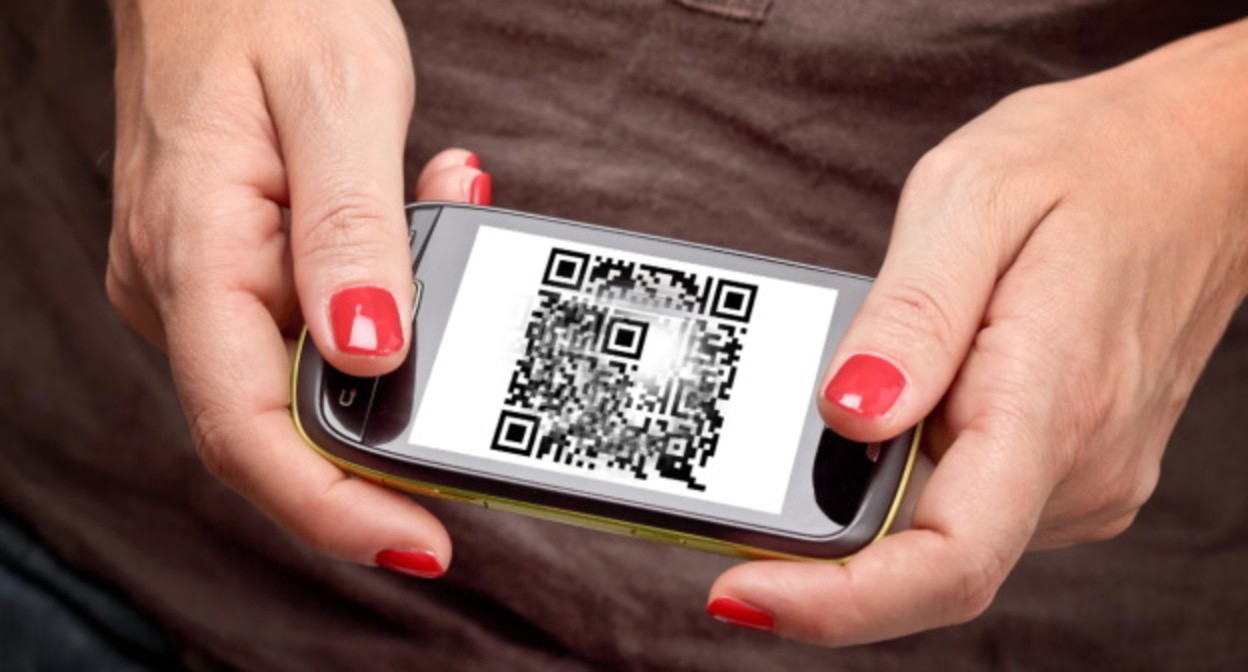 QR-код в смартфоне. Фото: Елена Синеок, "Юга.ру" QR-код в смартфоне. Фото: Елена Синеок, "Юга.ру"