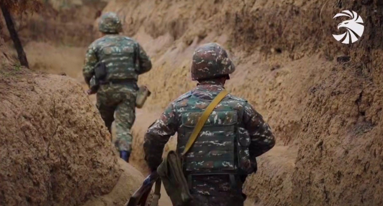 Военнослужащие армянской армии. Кадр виде пресс-сдужбы МО Армении https://mil.am/hy/news/10107 Военнослужащие армянской армии. Кадр виде пресс-сдужбы МО Армении https://mil.am/hy/news/10107