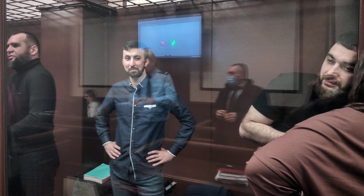 Абубакар Ризванов, Кемал Тамбиев и Абдулмумин Гаджиев в зале суда, 2 декабря 2021 года. Фото Константина Волгина для "Кавказского узла" Абубакар Ризванов, Кемал Тамбиев и Абдулмумин Гаджиев в зале суда, 2 декабря 2021 года. Фото Константина Волгина для "Кавказского узла"