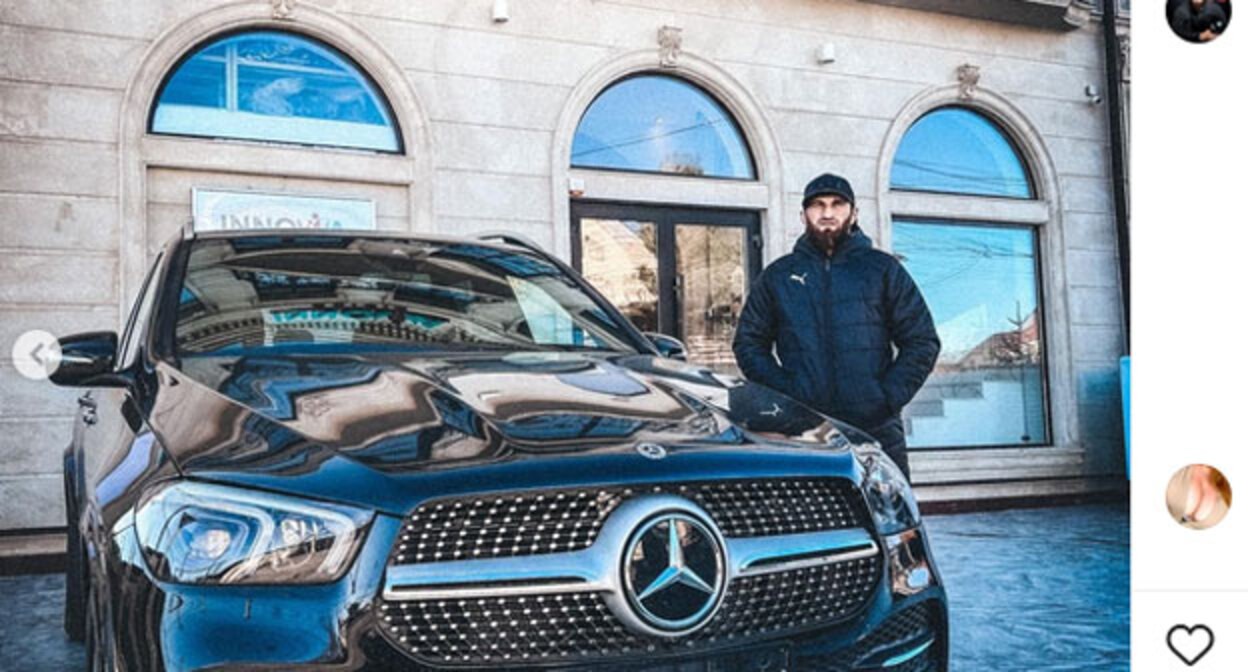 Магомед Анкалаев около полученного в подарок "Мерседеса". Скриншот публикации на странице Анкалаева в Instagram https://www.instagram.com/p/CXBpEhdtKKS/ Магомед Анкалаев около полученного в подарок "Мерседеса". Скриншот публикации на странице Анкалаева в Instagram https://www.instagram.com/p/CXBpEhdtKKS/