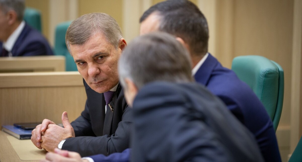 Арсен Каноков на заседании Совета Федерации. Фото пресс-службы сенатора: https://arsenkanokov.ru/media/uploads/dd1fc836-ff25-40ab-8bc8-ecb27963d800.jpg Арсен Каноков на заседании Совета Федерации. Фото пресс-службы сенатора: https://arsenkanokov.ru/media/uploads/dd1fc836-ff25-40ab-8bc8-ecb27963d800.jpg