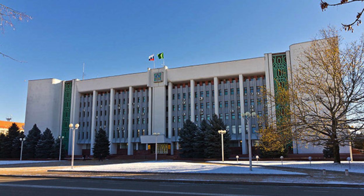 Парламент Адыгеи. Фото: Dima Ostrovsky https://ru.wikipedia.org/ Парламент Адыгеи. Фото: Dima Ostrovsky https://ru.wikipedia.org/