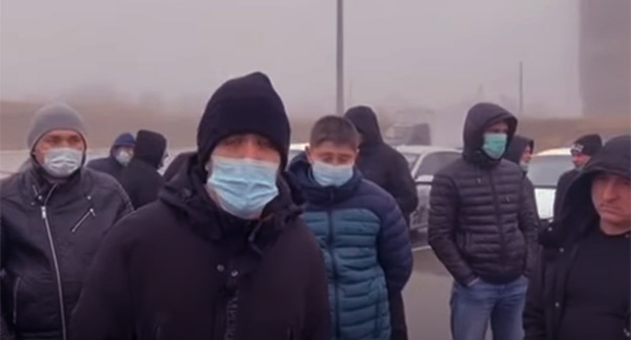 Акция протеста водителей такси в Волгограде. Скриншот видео
"Raznoe Vo;gograd" https://www.youtube.com/watch?v=tjqYdZipP7o Акция протеста водителей такси в Волгограде. Скриншот видео
"Raznoe Vo;gograd" https://www.youtube.com/watch?v=tjqYdZipP7o