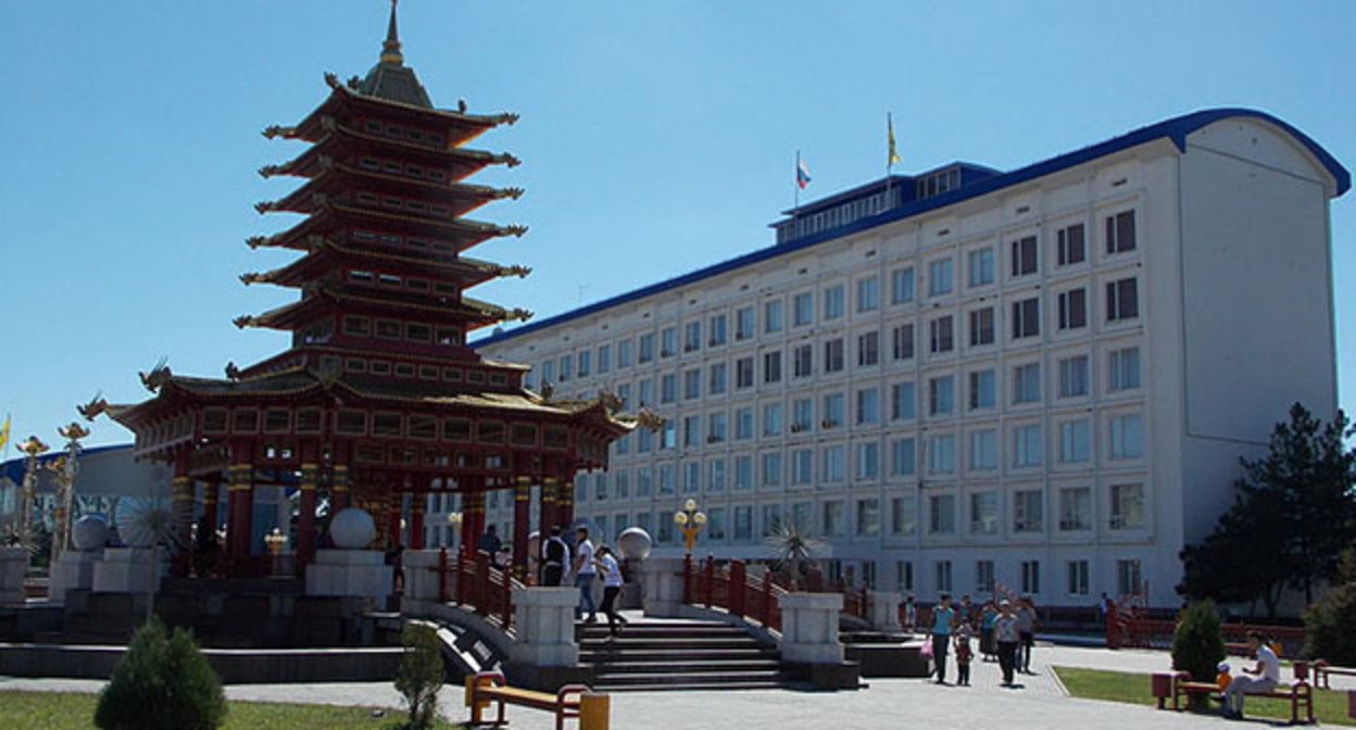 Парламент Калмыкии. Фото: Rartat https://ru.m.wikipedia.org/ Парламент Калмыкии. Фото: Rartat https://ru.m.wikipedia.org/