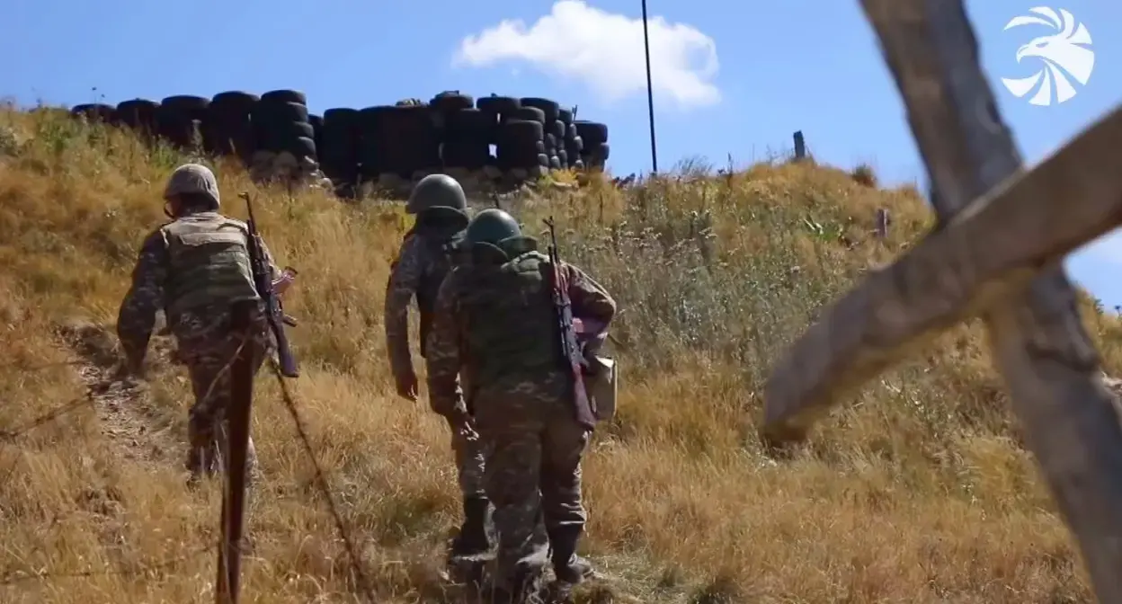 Военнослужащие армянской армии на передовой позиции. Кадр видео пресс-службы МО Армении https://www.youtube.com/watch?v=215jDI_CYcw Военнослужащие армянской армии на передовой позиции. Кадр видео пресс-службы МО Армении https://www.youtube.com/watch?v=215jDI_CYcw