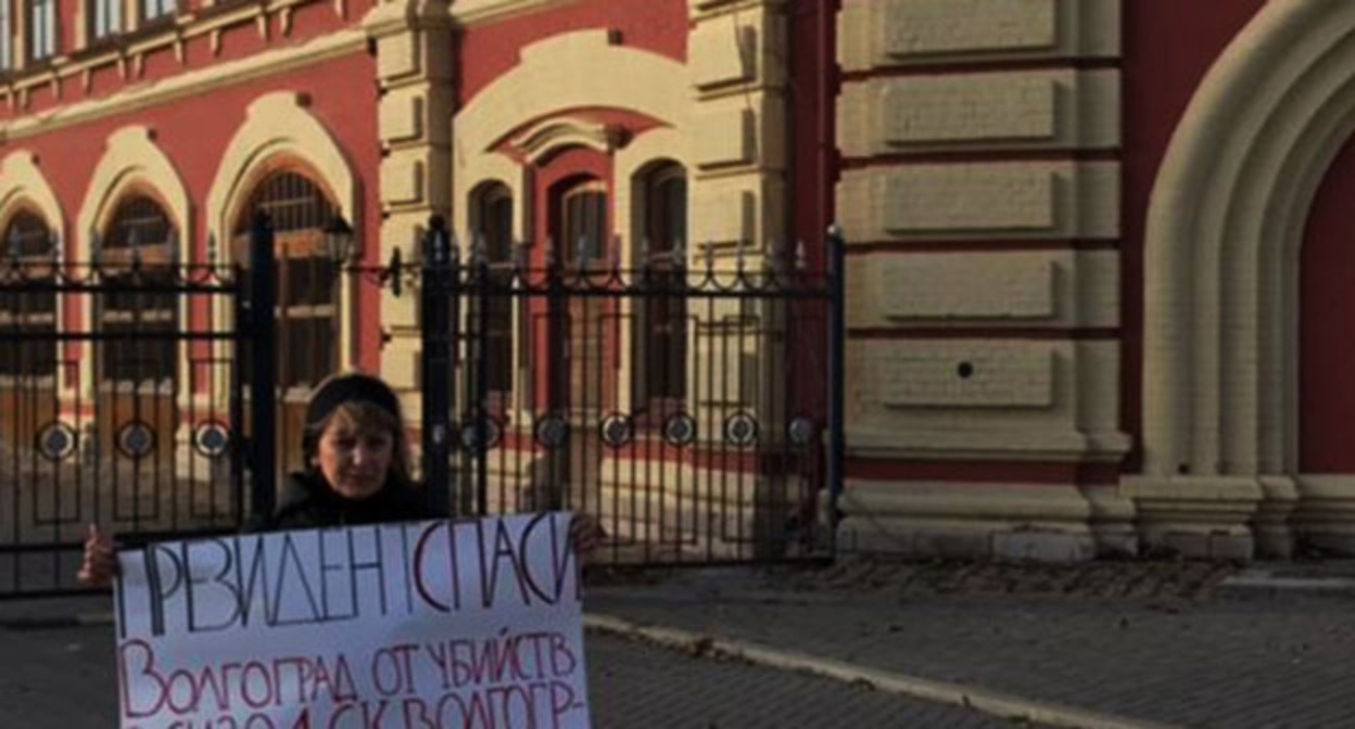 Роза Разумова во время пикета. Фото Ольги Черкасовой для "Кавказского узла" Роза Разумова во время пикета. Фото Ольги Черкасовой для "Кавказского узла"