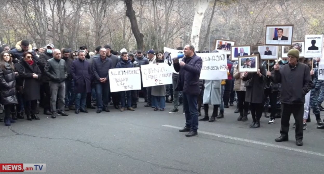 Участники шествия в Ереване, стоп кадр видео канала news.am https://www.youtube.com/watch?v=IG0jjnOCXBQ Участники шествия в Ереване, стоп кадр видео канала news.am https://www.youtube.com/watch?v=IG0jjnOCXBQ