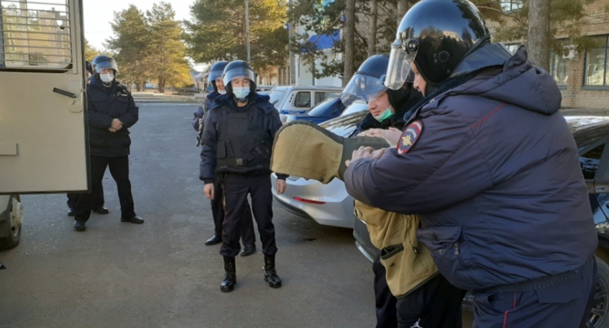 Операция ФСБ. Фото: http://nac.gov.ru/terrorizmu-net/fsb/fsb-rossii-predotvrashchena-popytka-soversheniya.html Операция ФСБ. Фото: http://nac.gov.ru/terrorizmu-net/fsb/fsb-rossii-predotvrashchena-popytka-soversheniya.html