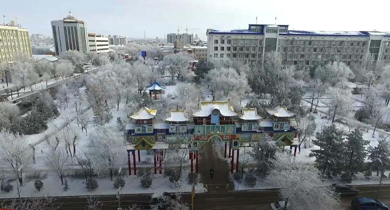Элиста. Кадр видео Студия Пеликон https://www.youtube.com/watch?v=_h7_TZjN_-g Элиста. Кадр видео Студия Пеликон https://www.youtube.com/watch?v=_h7_TZjN_-g
