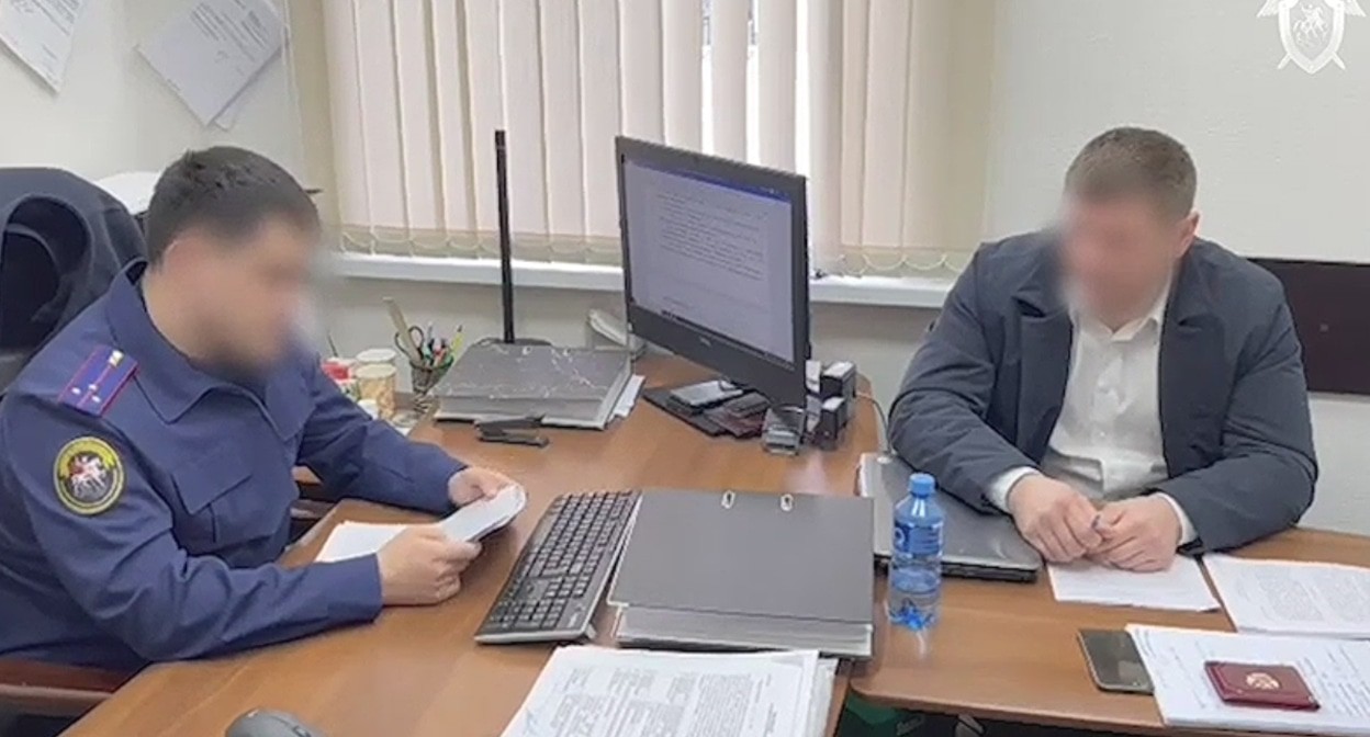 Задержание мэра Краснодара Алексеенко 22.12.2021. Кадр видео пресс-службы СКР https://www.youtube.com/watch?v=M07-7R0gk_Y Задержание мэра Краснодара Алексеенко 22.12.2021. Кадр видео пресс-службы СКР https://www.youtube.com/watch?v=M07-7R0gk_Y