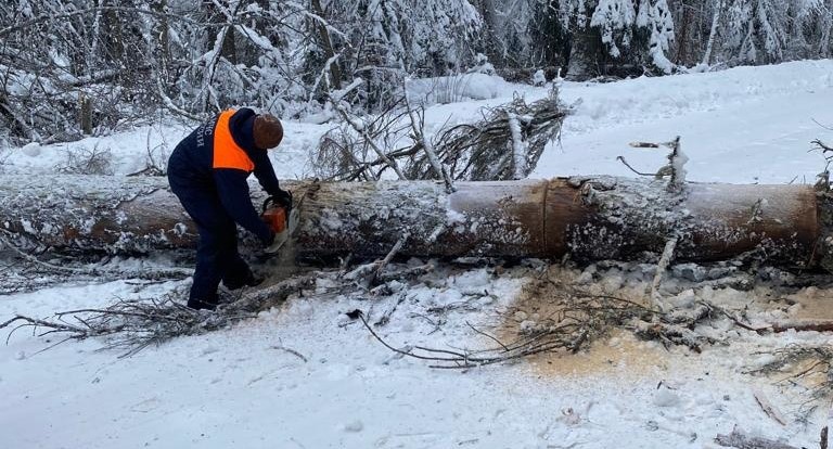 Ликвидация последствий ухудшения погодных условий на ФАД Черкесск - Домбай 22.12.2021г. Фото: пресс-служба МЧС по КЧР https://09.mchs.gov.ru/deyatelnost/press-centr/operativnye-sobytiya Ликвидация последствий ухудшения погодных условий на ФАД Черкесск - Домбай 22.12.2021г. Фото: пресс-служба МЧС по КЧР https://09.mchs.gov.ru/deyatelnost/press-centr/operativnye-sobytiya