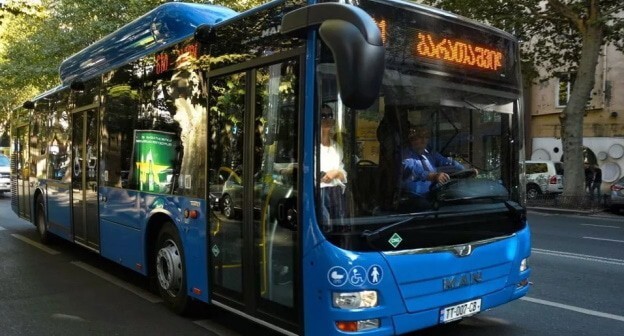 Автобус в Тбилиси. Фото: https://delicatours.ge/gorodskoi-transport-v-grazii Автобус в Тбилиси. Фото: https://delicatours.ge/gorodskoi-transport-v-grazii