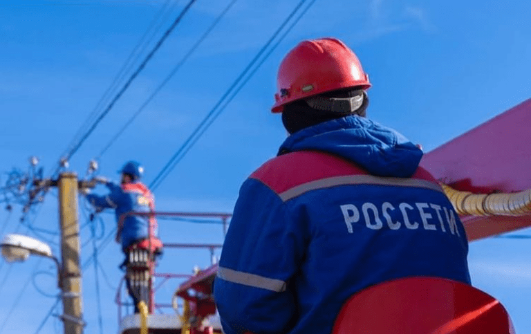 Энергетики проводят восстановительные работы на электросетях. Фото со страницы компании rosseti_sk_dagenergo в Instagram. https://www.instagram.com/p/CX7rv2hIzA3/ Энергетики проводят восстановительные работы на электросетях. Фото со страницы компании rosseti_sk_dagenergo в Instagram. https://www.instagram.com/p/CX7rv2hIzA3/