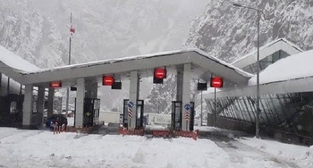 КПП "Верхний Ларс". Фото: ГУ МЧС по Северной Осетии https://15.mchs.gov.ru/deyatelnost/press-centr/operativnaya-informaciya/4649039 КПП "Верхний Ларс". Фото: ГУ МЧС по Северной Осетии https://15.mchs.gov.ru/deyatelnost/press-centr/operativnaya-informaciya/4649039